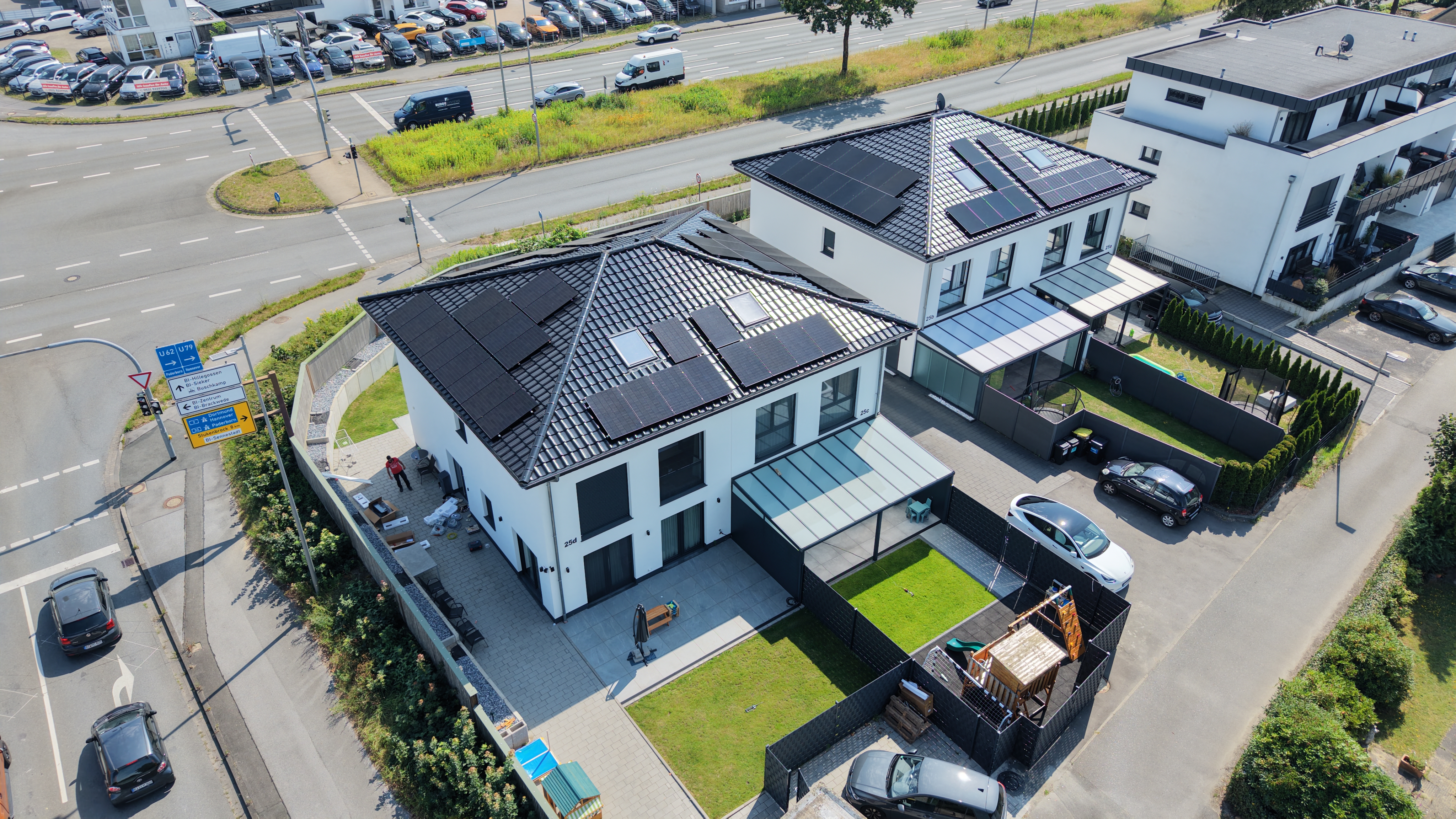 Solaranlagen Installateur - Photovoltaikanlage auf einem Doppelhaus in Bielefeld von homesun solar. - homesun solar GmbH