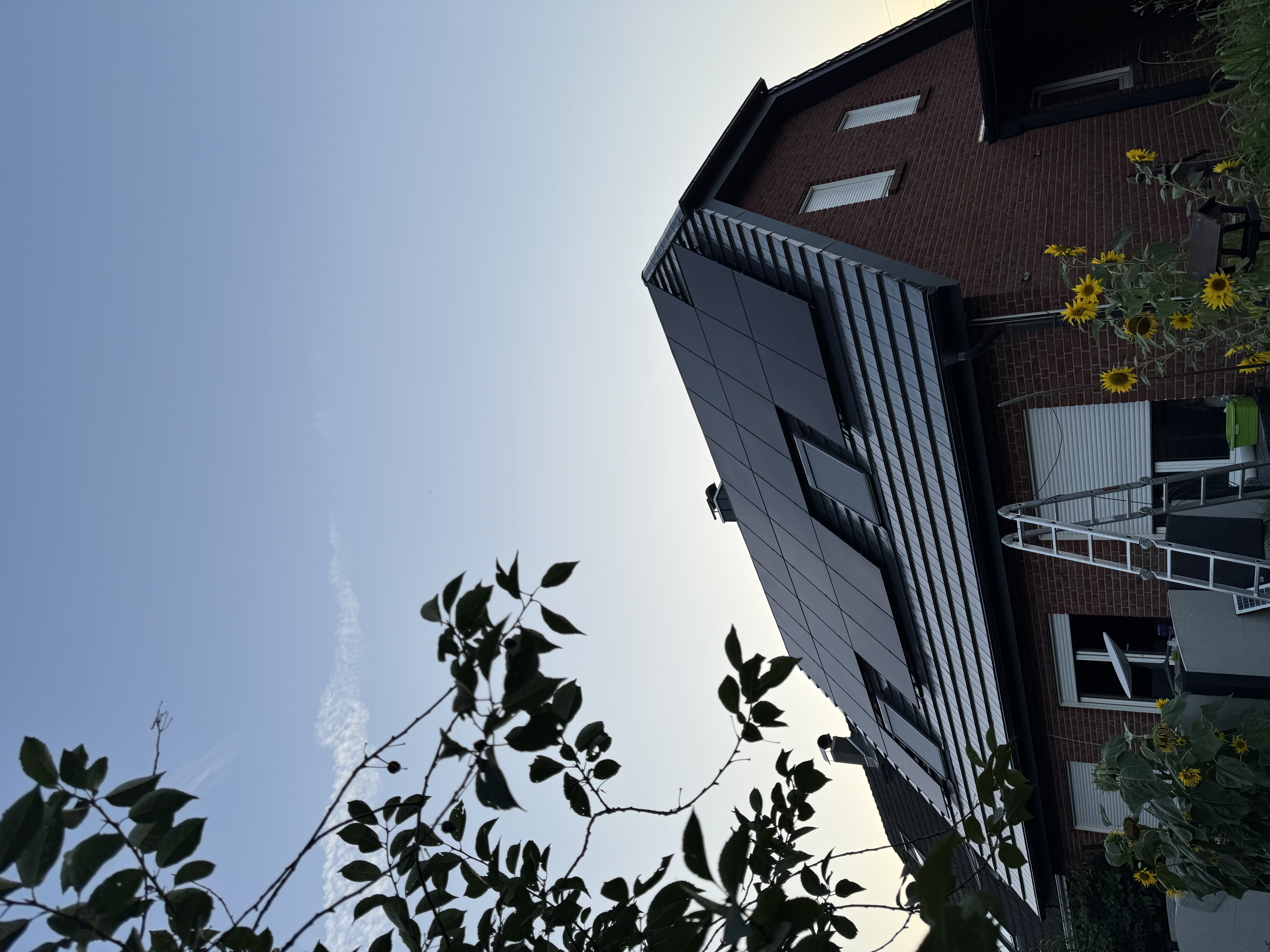 Solaranlagen Installateur: Wohnhaus, Dachsanierung mit 11,75 kWp Photovoltaikanlage, Otto Lehmann Aufdachmodulhalter, Creaton Domino Finess  - enerix Rostock - Photovoltaik & Stromspeicher, Inh. Björn Schumacher e.K.