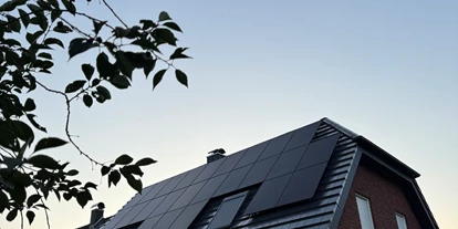 Photovoltaik Anbieter - Parchim - Wohnhaus, Dachsanierung mit 11,75 kWp Photovoltaikanlage, Otto Lehmann Aufdachmodulhalter, Creaton Domino Finess  - enerix Rostock - Photovoltaik & Stromspeicher, Inh. Björn Schumacher e.K.