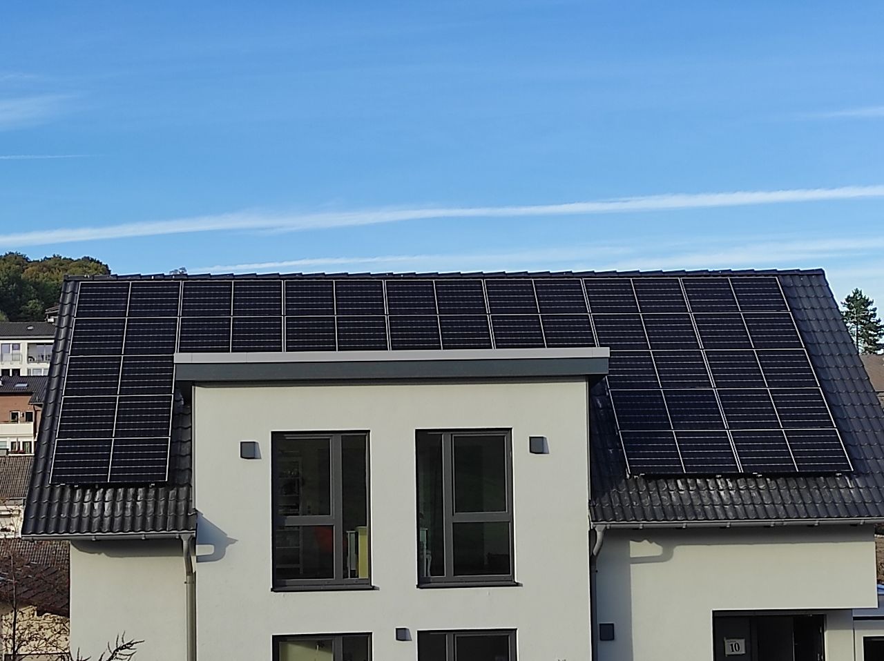 Solaranlagen Installateur: PV - Anlage als Realsierung zum Neubau  - Voltaik Energie GmbH + Co. KG