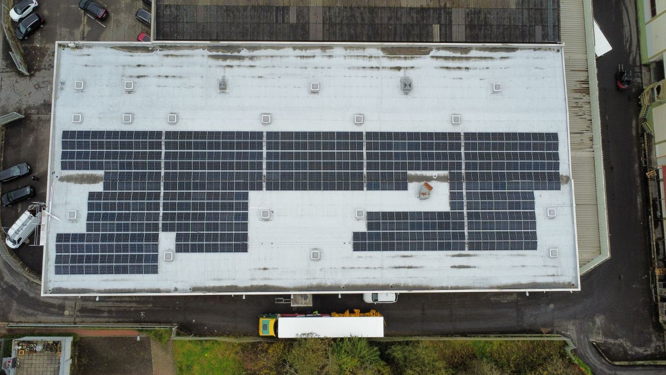 Photovoltaik Anbieter - Gewerbliche Solaranlage für Aerotechnik Siegwart mit 150 kWp - Sonnenfabrik GmbH