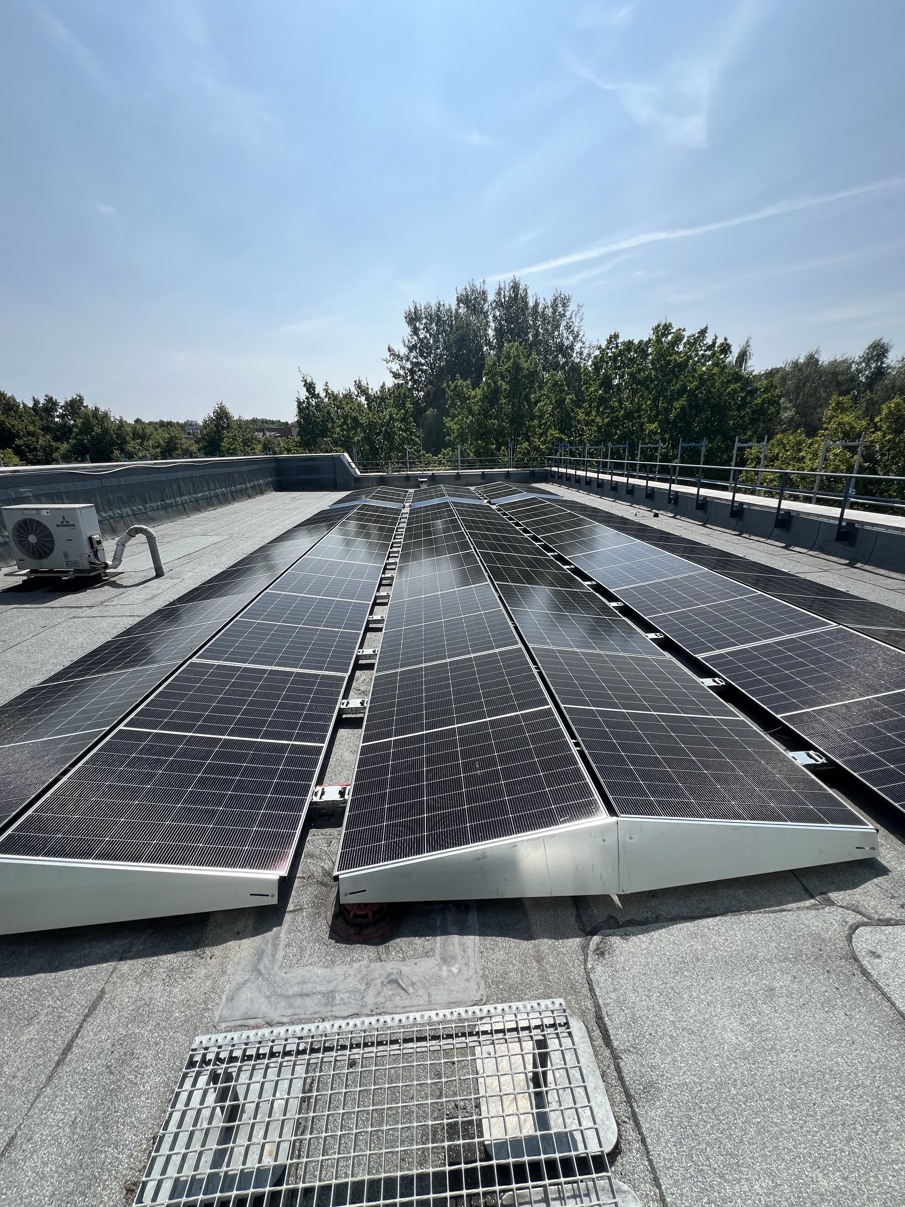 Photovoltaik Anbieter - Hagen (Hagen, Stadt) - Gewerbeanlage Flachdach Ost/West - SONNETT Vertriebs GmbH | Photovoltaikanlagen + Solaranlagen