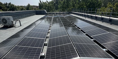 Photovoltaik Anbieter - Hückeswagen - Gewerbeanlage Flachdach Ost/West - SONNETT Vertriebs GmbH | Photovoltaikanlagen + Solaranlagen