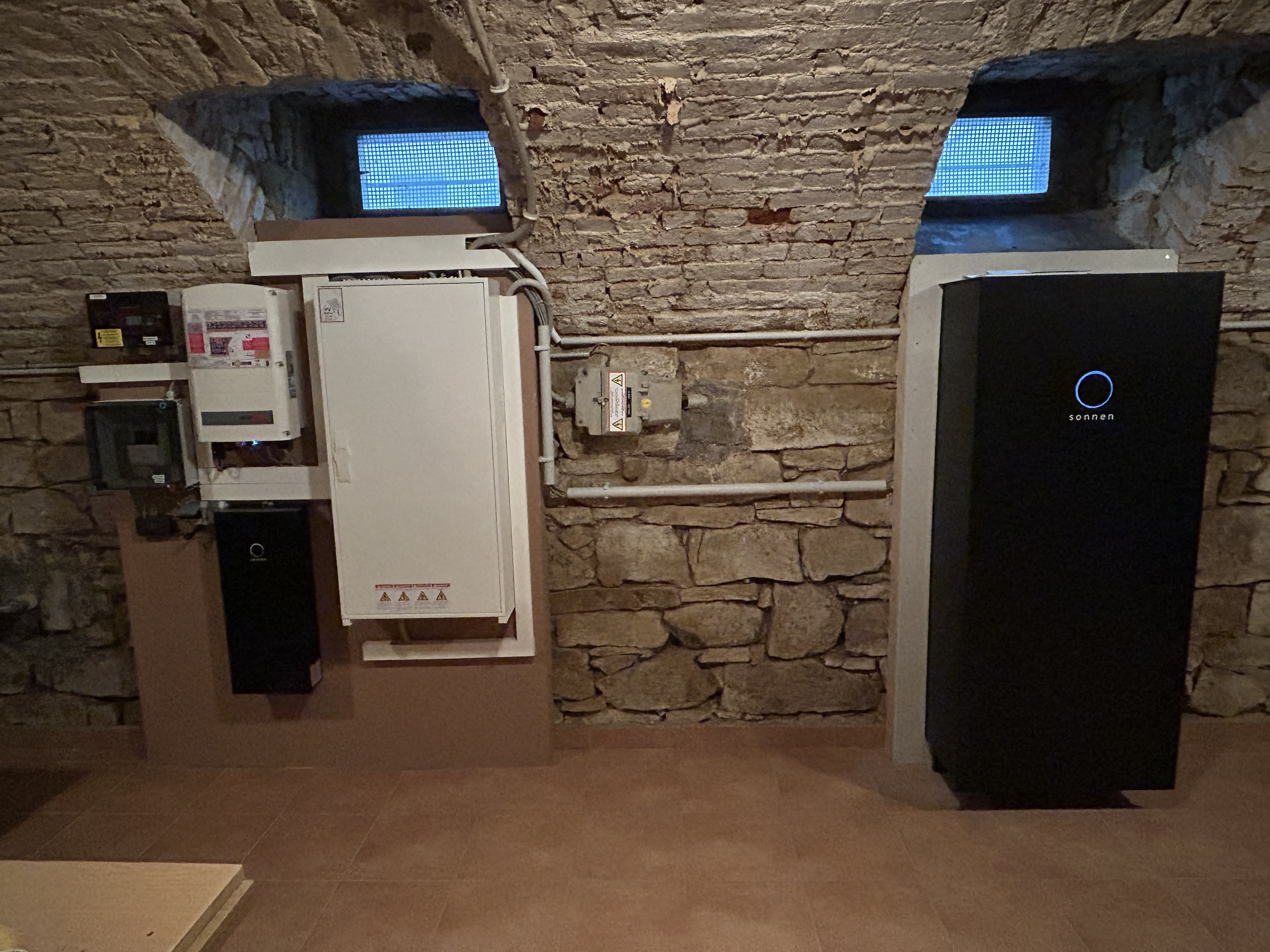 Solaranlagen Installateur: Wechselrichter SolarEdge mit Batterie Fa. Sonnen inkl. Ersatzstrom in Bad Homburg - Energietechnik Schermuly GmbH