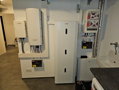 Photovoltaik Anbieter - Gießen - SolarEdge System mit 14,55kWh Batterie, 2 Wechselrichtern und Ersatzstrom - Energietechnik Schermuly GmbH
