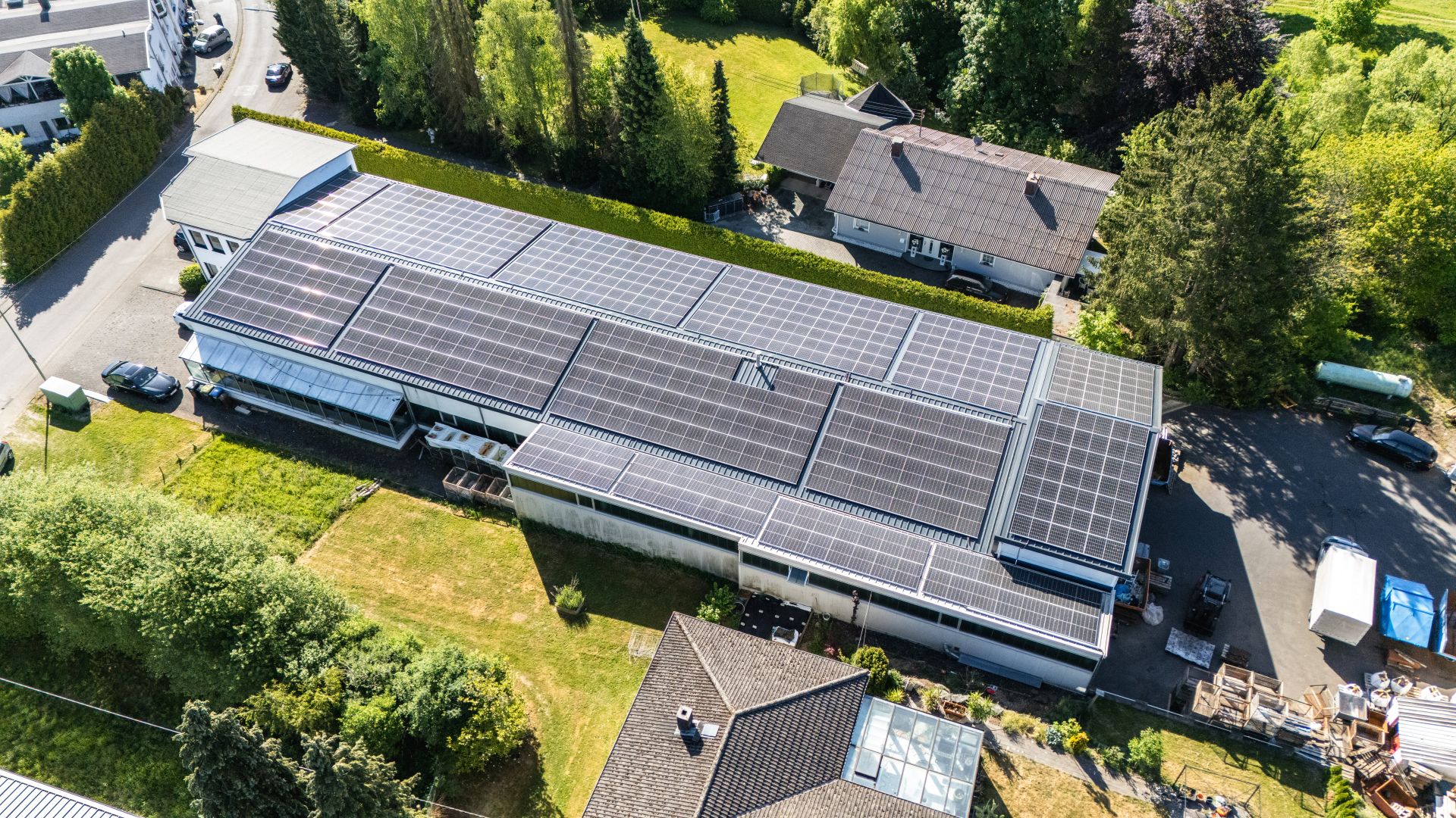 Gewerbliche Solaranlagen: 232kWp, Installation 2024, Haiger - Energietechnik Schermuly GmbH