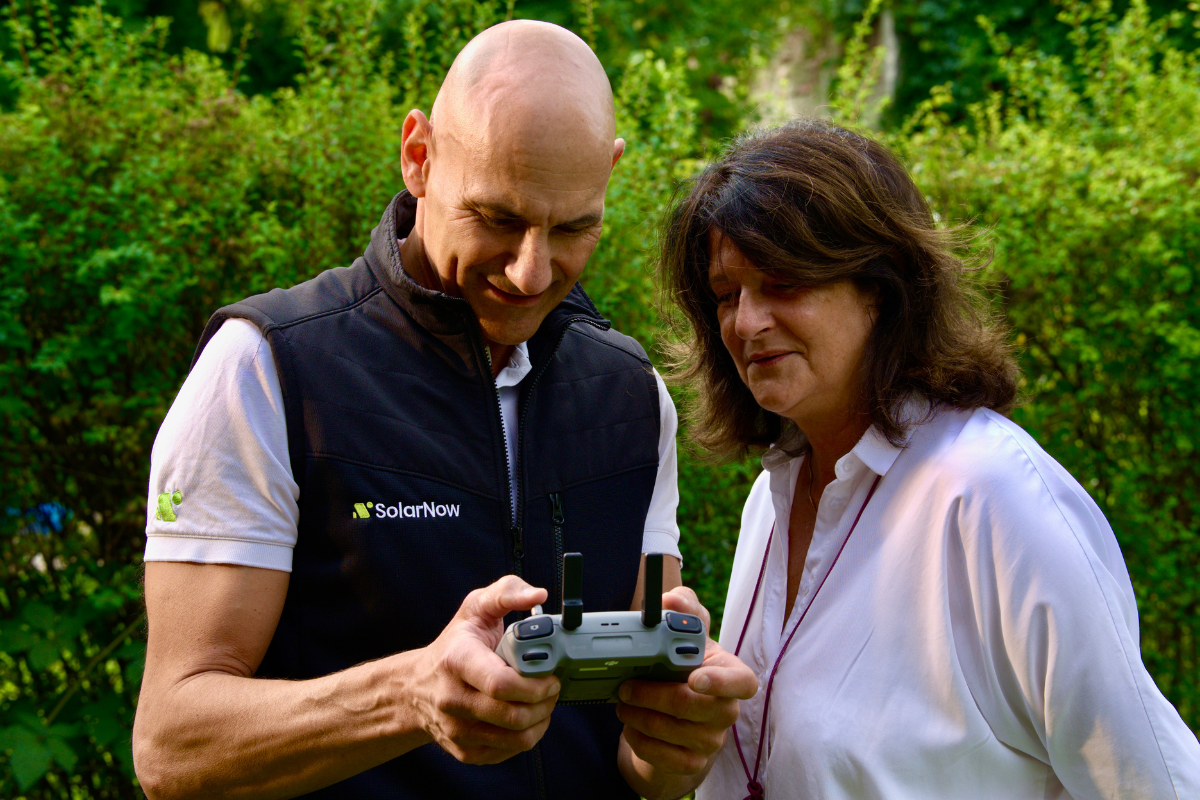 Solaranlagen Installateur: Mit Drohnenvermessung und 3D-Modellen analysieren wir Dächer besonders genau. So können Verschattung, Modulposition und Energieertrag realistisch berechnet werden.

👉 Jetzt kostenlosen PV-Check anfragen unter: https://solar-now.at/angebot/ - SolarNow Photovoltaik