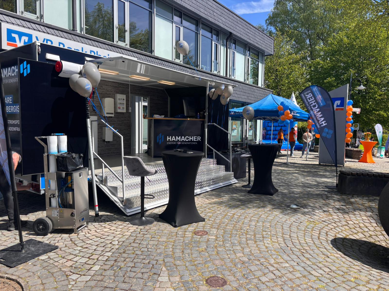 Solaranlagen Installateur: Messeauftritt mit mobilem Showroom - Hamacher Solar GmbH