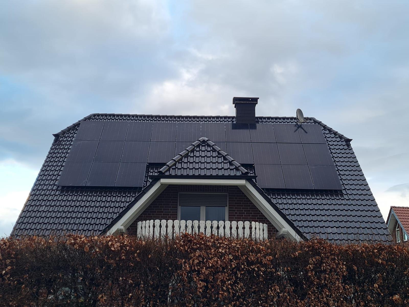 Photovoltaik Anbieter - Komponente: Wärmepumpe - PV-Anlage auf einem Einfamilienhaus in Verl von homesun solar - homesun solar GmbH