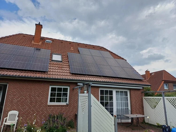 Solaranlagen Installateur: Photovoltaik auf Einfamilienhaus in Herford von homesun solar - homesun solar GmbH