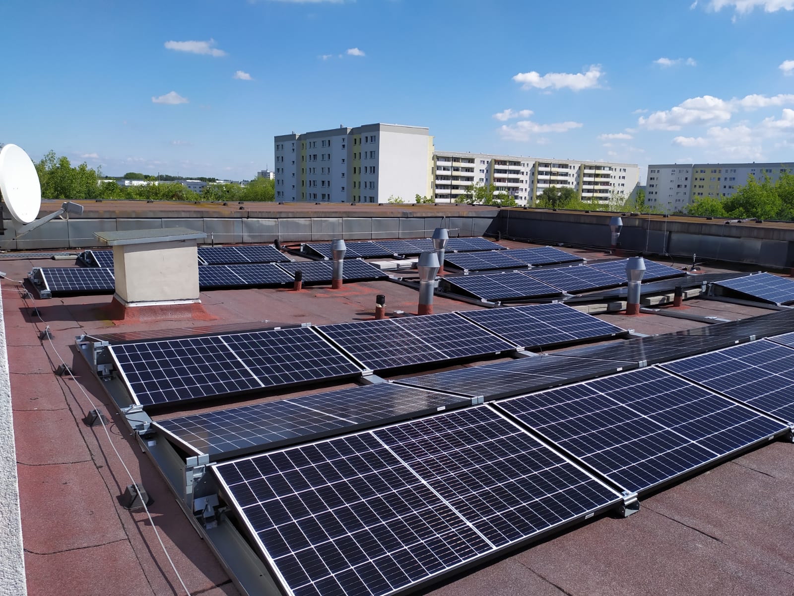 Photovoltaik Anbieter - Angermünde - AUXOLAR: Photovoltaikanlage für ein Krankenhaus - AUXOLAR GmbH - Photovoltaik für Gewerbe